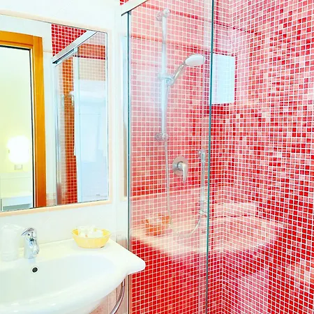 Bolognese Otel 3*